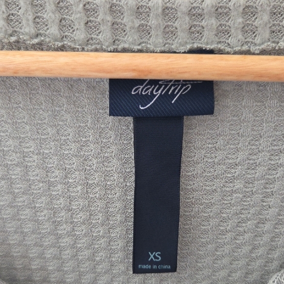 Daytrip Sage Lace Detail Long Sleeve Top Size XS - Picture 2 of 5